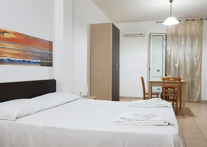 Catona מלון דירות 3*